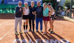 La squadra femminile del Ct Tennis dopo il 4-0 al Verona che qualifica le siciliane alle semifinali scudetto