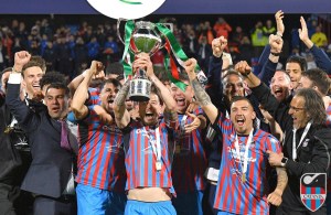 Il Catania festeggia la Coppa Italia di serie C dopo aver battuto 4-2 il Padova nella finale di ritorno al Massimino. Foto Catania Fc