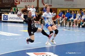 Antonella Coppola dell'Handball Erice in azione nella Gara 1 della finale Scudetto 2023-2024 col Sudtirol
