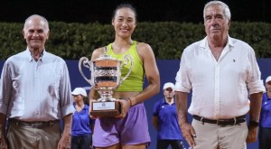 Oliviero Palma, Qinwen Zheng e Giorgio Cammarata durante la premiazione del Palermo Open Ladies 2023