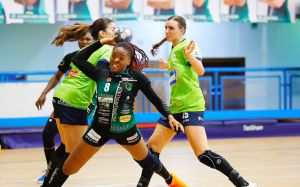 Bevelyn Eghianruwa, pivot AC Life Style Handball Erice. Foto Joe Pappalardo