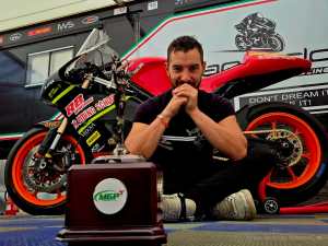 superbike-salvo-sallustro-manx-gp-aprilia-4s-riding-school