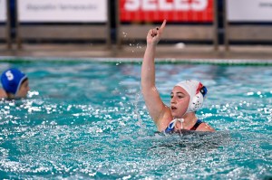 Giocatrici della Rari Nantes Jonica in azione durante la vittoria 21-13 contro l'Atlantide - Serie B Femminile Girone 6.